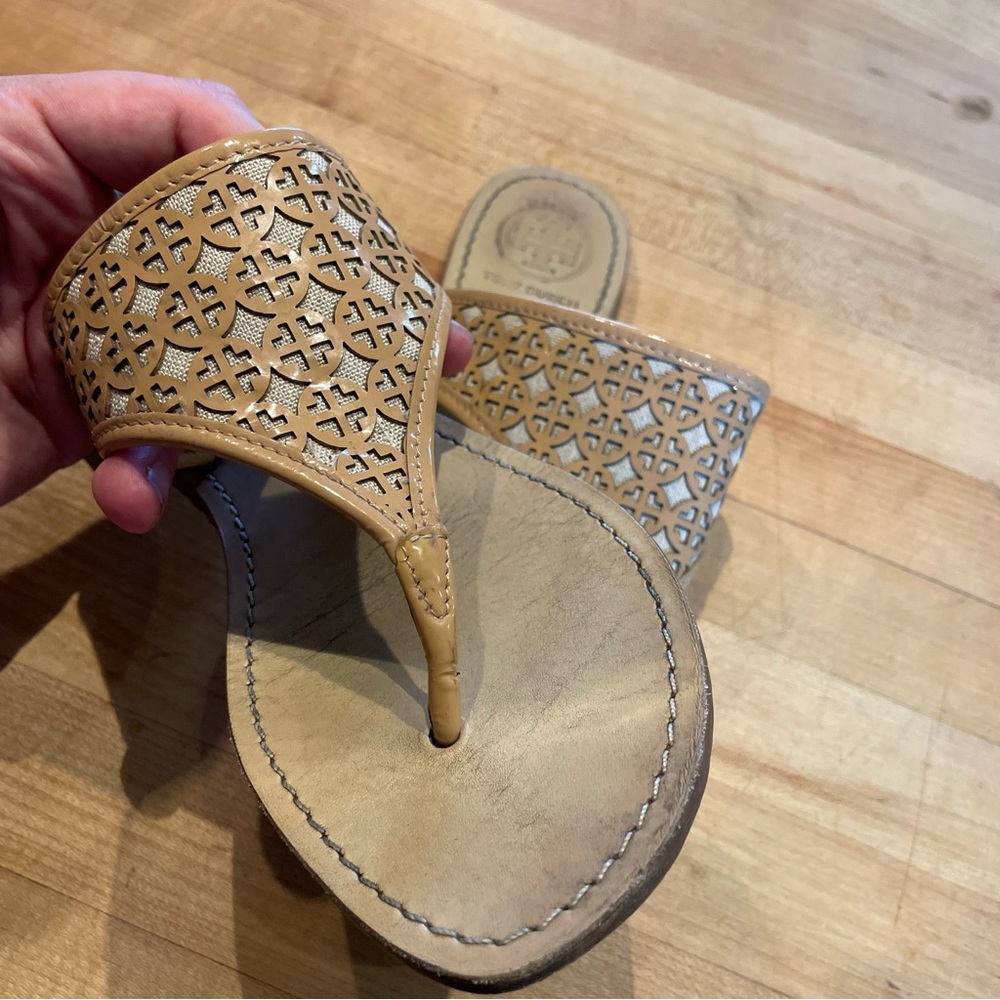 Tory Burch Women's Size 7.5 Daisy
Perforated Roselle Thong Sandal - Picture 8 of 8